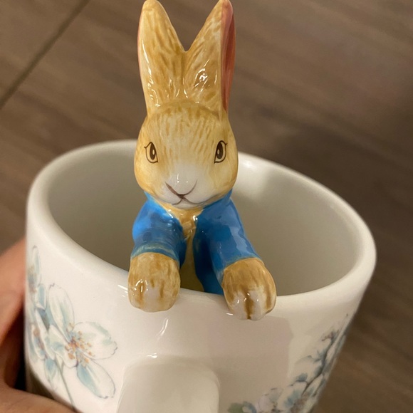 Peter Rabbit Ceramic Mug with Blue Jacket - Picture 1 of 6
